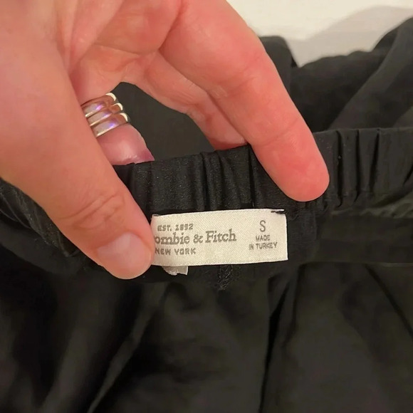 Abercrombie & Fitch women’s flow pants black small EUC - Picture 3 of 4
